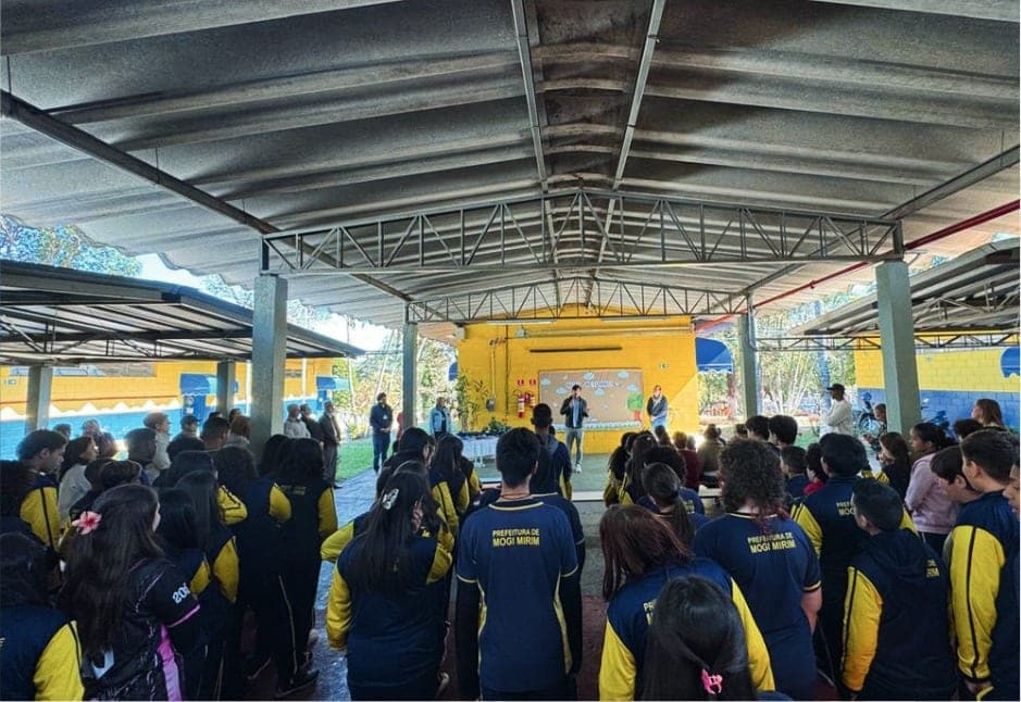 Uniforme e materiais escolares
